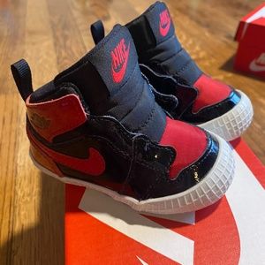 JORDAN 1 CRIB BOOTIE "Patent Bred"